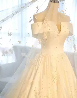 A shoulder wedding dress simple 2021 new bride satin tailing V collar Mori French Light Super fairy dream girl