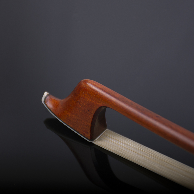 The new cello bow pure ponytail has strong Brazilian wood elasticity and good performance grade adult cello bow