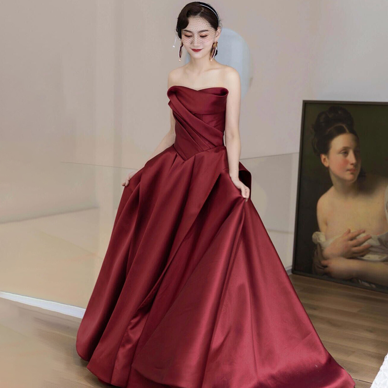 Evening dress, retro long burgundy tube top, city style, bright catchy style, fitted Evening dress, retro long burgundy tube top, city style, bright catchy style, fitted