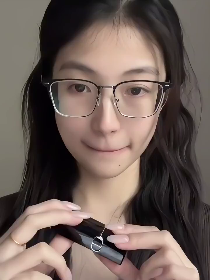 一抹红唇，唤醒你内心的光芒_唇膏_淘宝美妆网
