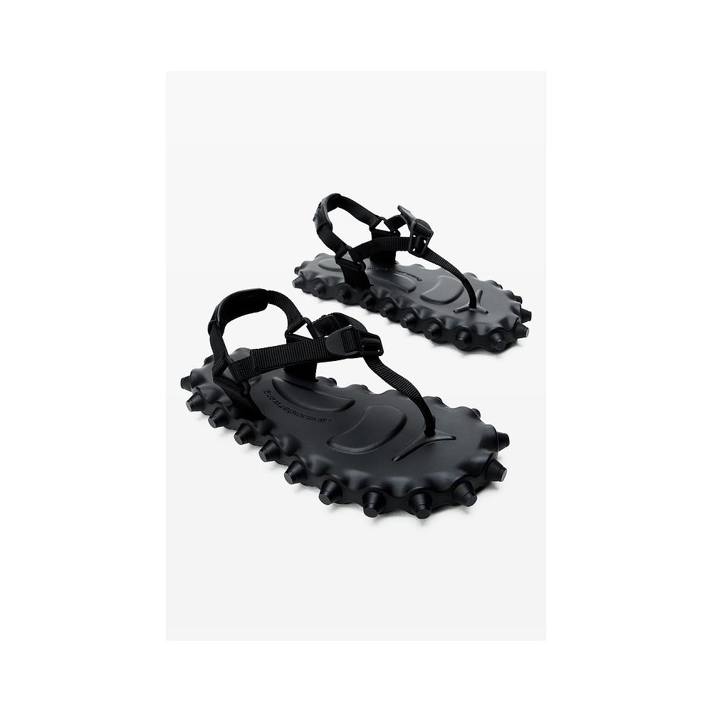 Alexander Wang坡跟厚底人字拖：潮流与舒适并存的女性凉鞋