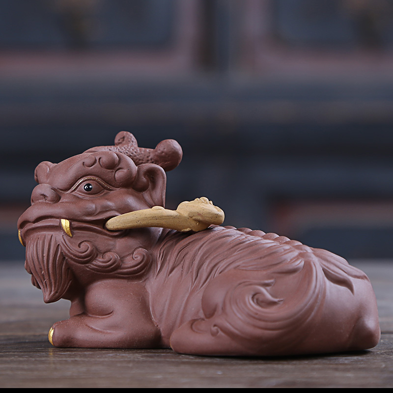 Injection device purple sand tea pet lucky furnishing articles and the mythical wild animal sitting room of Chinese style household decoration tea pet furnishing articles creative arts and crafts