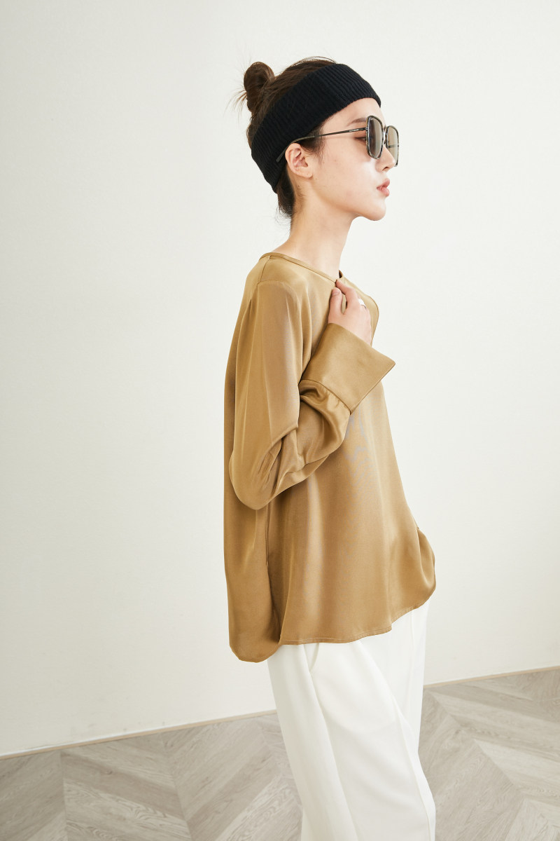 A thick 30 mm high - end silk high - end silk high - end luxury long sleeved white shirt female spring and summer coat