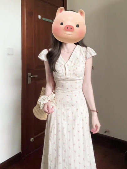 法式V领碎花连衣裙女夏季新款气质高级感度假风收腰显瘦a字长裙子