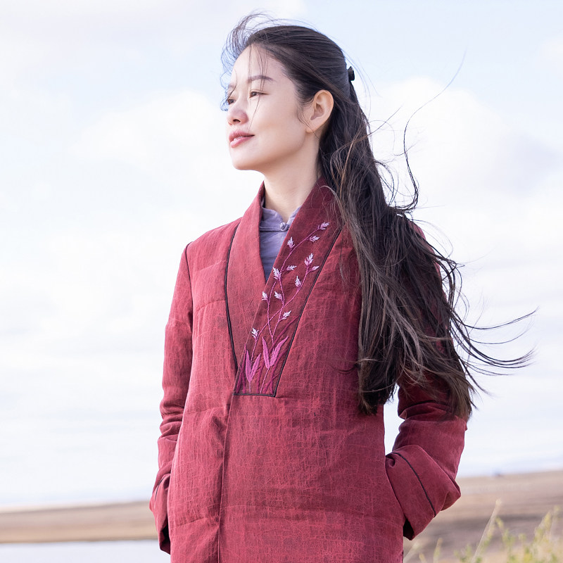 (Red Makeup) Moshang Huakai Original Red Turtle Pattern Xiangyun Yarn Embroidered Long 95 White Goose Down Jacket Women's Models