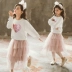 Bộ đồ bé gái mùa xuân và mùa thu 2020 mẫu áo len ngắn mới phiên bản Hàn Quốc của phong cách siêu tây đỏ hai mảnh hợp thời trang quần áo trẻ em - Phù hợp với trẻ em