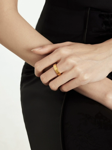 周大福 Классическая наследство пара Золотое кольцо свадьба три золота