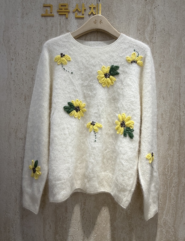 Fashionable Round-Neck Embroidered Daisy Flower Wool Knit Sweater for Women 2026 New European Style Loose Versatile Sweater