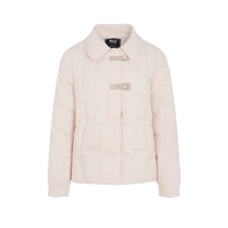 Flying in the Snow 2024 Autumn and Winter New Womens Short Lapel Down Jacket has a soft comfortable and lightweight woven design