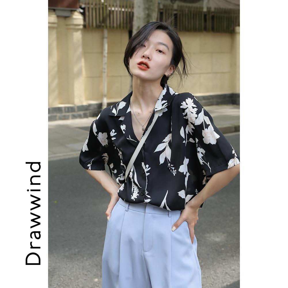 Style drawwind Hong Kong taste retro short-sleeved flower shirt women's design sense niche summer thin printed shirt women