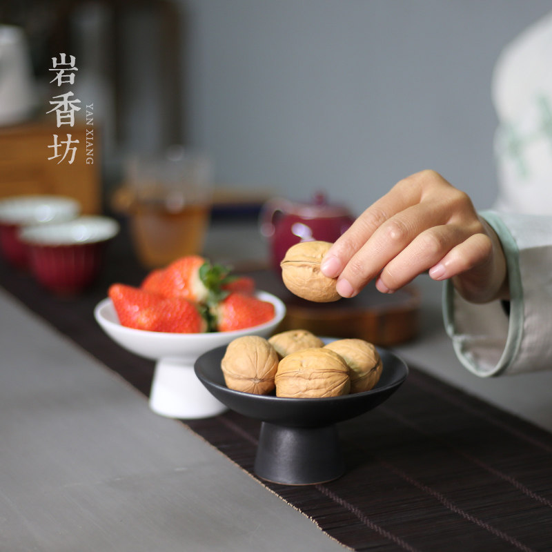 Rock Workshop Black & White Color High Foot Creative Ceramic Fruit Tray Day Material High Foot For Winding Up Tea Spot Tray Hem