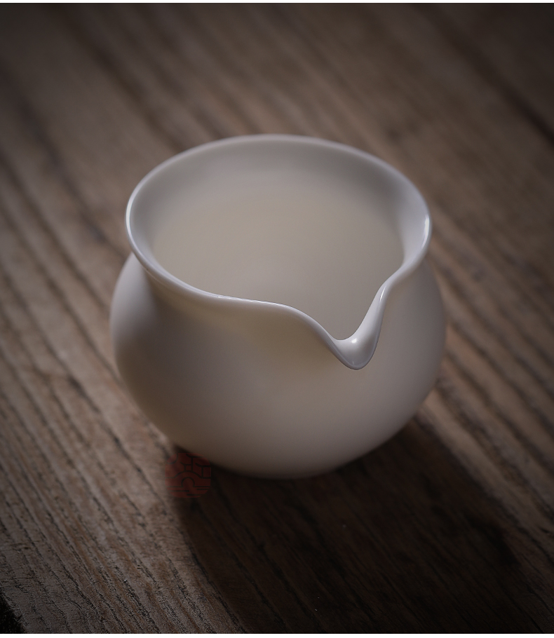 Jiangnan past jade porcelain dehua fair keller suet jade white porcelain points tea kung fu tea tea taking and exquisite small tea sea