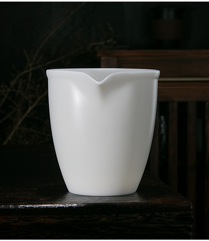 Jiangnan past fair dehua suet jade white porcelain cup points tea is tea sea ceramics fair hand grasp a cup of tea accessories