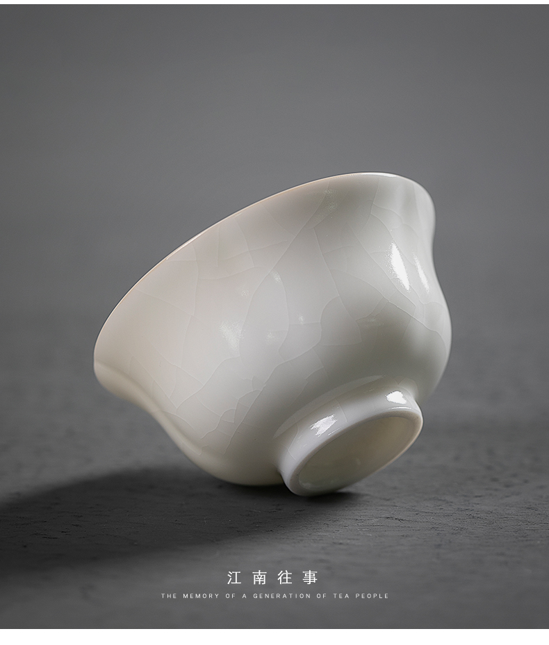 Jiangnan past white porcelain cup sample tea cup master kung fu ceramic cups suet jade cup your up but small cups. A single