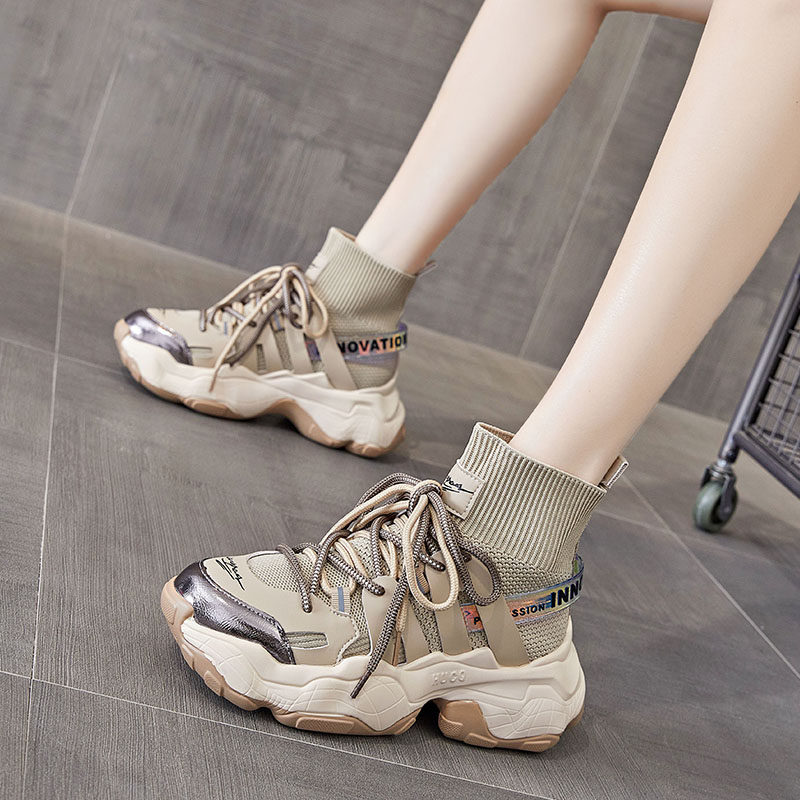 A D Hepburn fashion blogger recommends to help you match the XIE tide with super hot flying woven breathable thick bottom