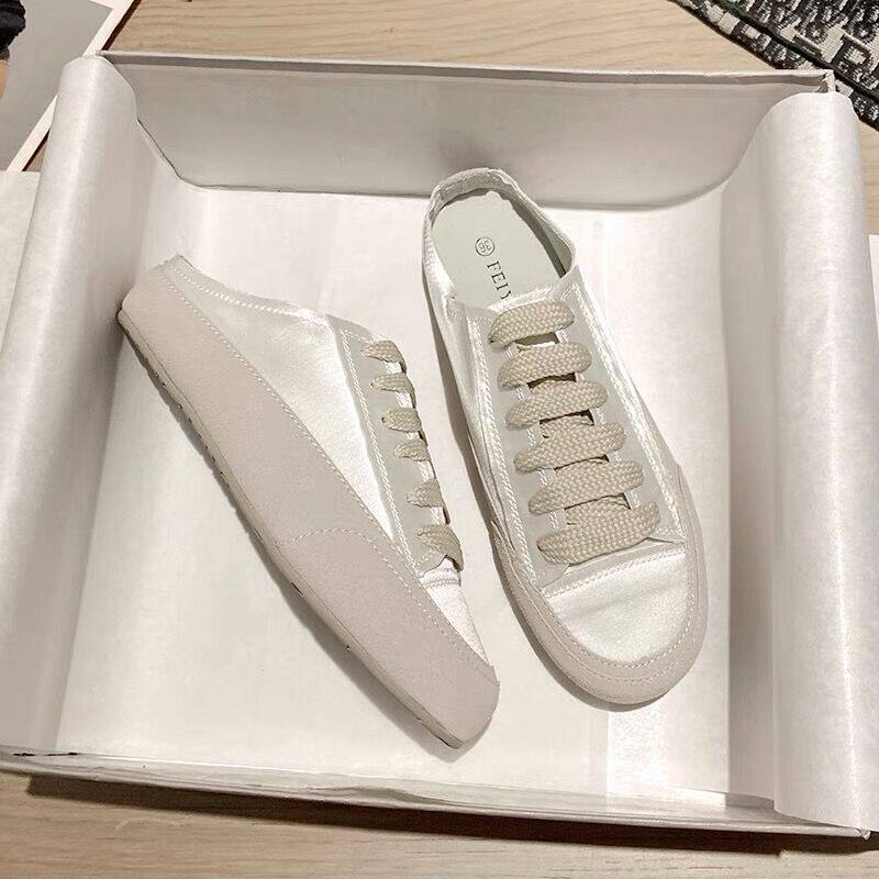 Clearly it is Yan's praise of the legs long ~ 2022 Spanish small crowdsourced silk satin small white XIE Baotou semi-tug