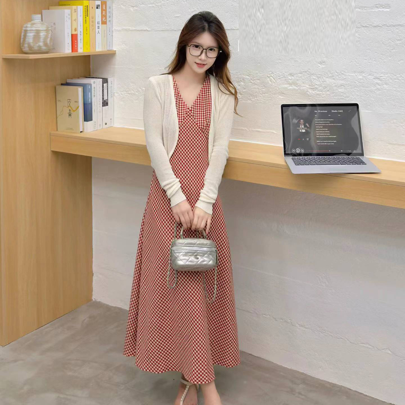 Knitted Long-Sleeved Cardigan + V-Neck Plaid Dress Two-Piece Set for Women, Summer and Autumn, French Style, Slimming, Fashionable Outfit, Trendy Knitted Long-Sleeved Cardigan + V-Neck Plaid Dress Two-Piece Set for Women, Summer and Autumn, French Style, Slimming, Fashionable Outfit, Trendy