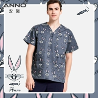 Серый пушистый кролик (вверху)