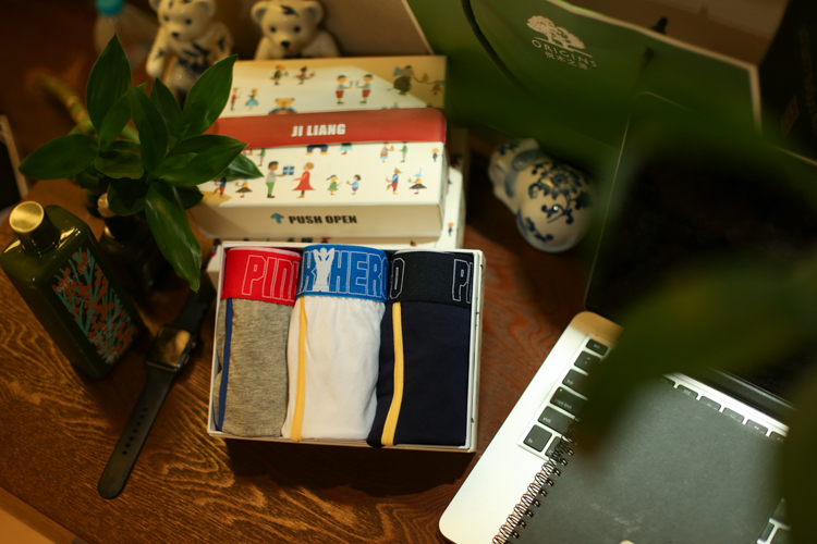 Món quà của nam giới đóng hộp tóm tắt cotton nam sexy thấp eo boxer briefs thanh niên thoải mái boxer người đàn ông