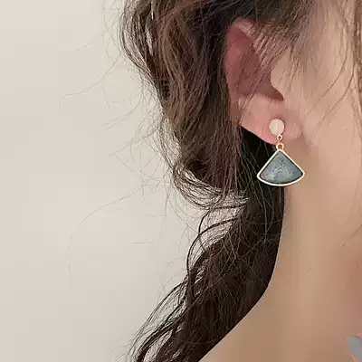 S925 silver needle Super fairy blue crystal earrings advanced sense scallop shaped earrings female temperament elegant fairy ear ornaments