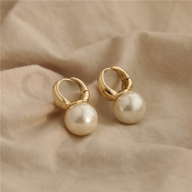 Advanced Sensation Pearl Ear Buckle Retro Port Wind Earrings Woman Korea Temperament Net Red Brief About Lukewarm Wind Ear