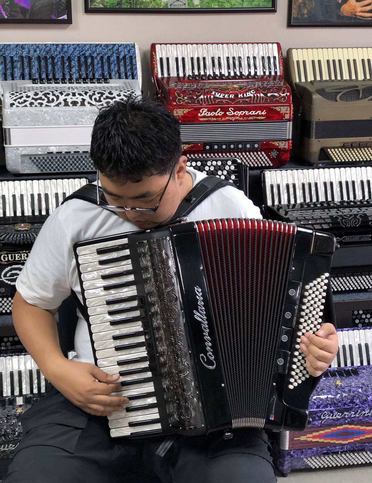 Italian lily of the valley brand three-row spring 96 bass accordion Beijing imported accordion store