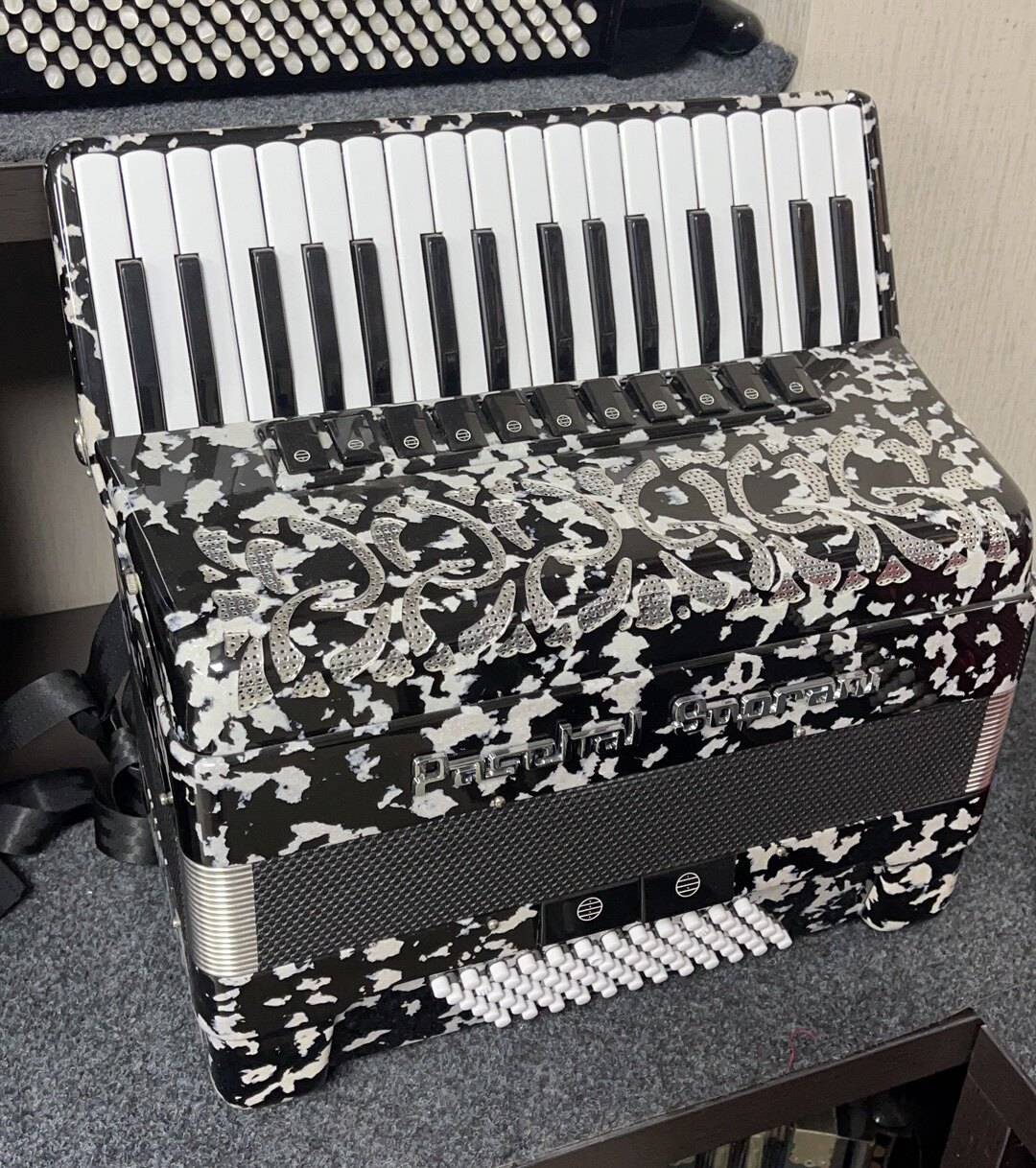Beijing Imports Accordion Store Italy Sobrani 4 spring 72 bass accordion