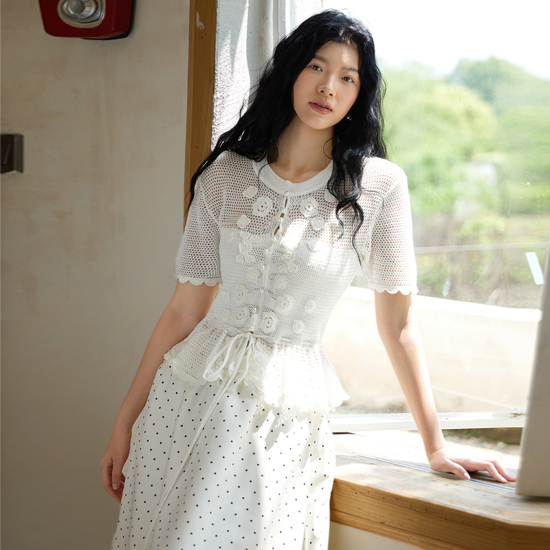 【Flower Language】Ballet-Style White Hollow-Out Crochet Lace Short-Sleeve Knit Top for Women with Tie Waist and Slimming Effect