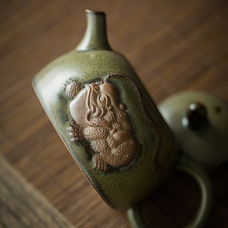 By dipping, glaze ceramic teapot the mythical wild animal Japanese household pot teapot kung fu tea set filter single pot of restoring ancient ways