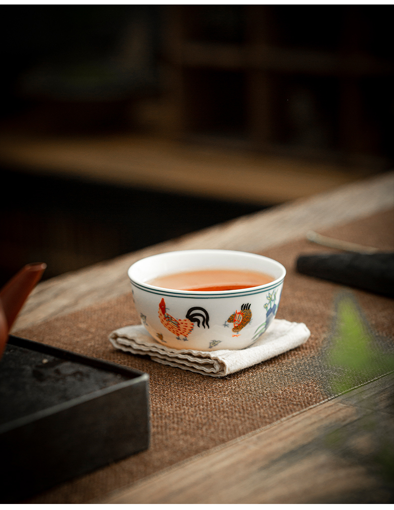 By chicken cylinder cup of blue and white porcelain tea cups porcelain hand - made kung fu tea bowl sample tea cup white porcelain cup host