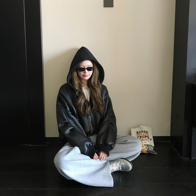 Lamb Fur Jacket, Short Style, Detachable Hood, 2026 New Style, Fur Integrated Coat, Women's Thickened Baseball Jacket Lamb Fur Jacket, Short Style, Detachable Hood, 2026 New Style, Fur Integrated Coat, Women's Thickened Baseball Jacket