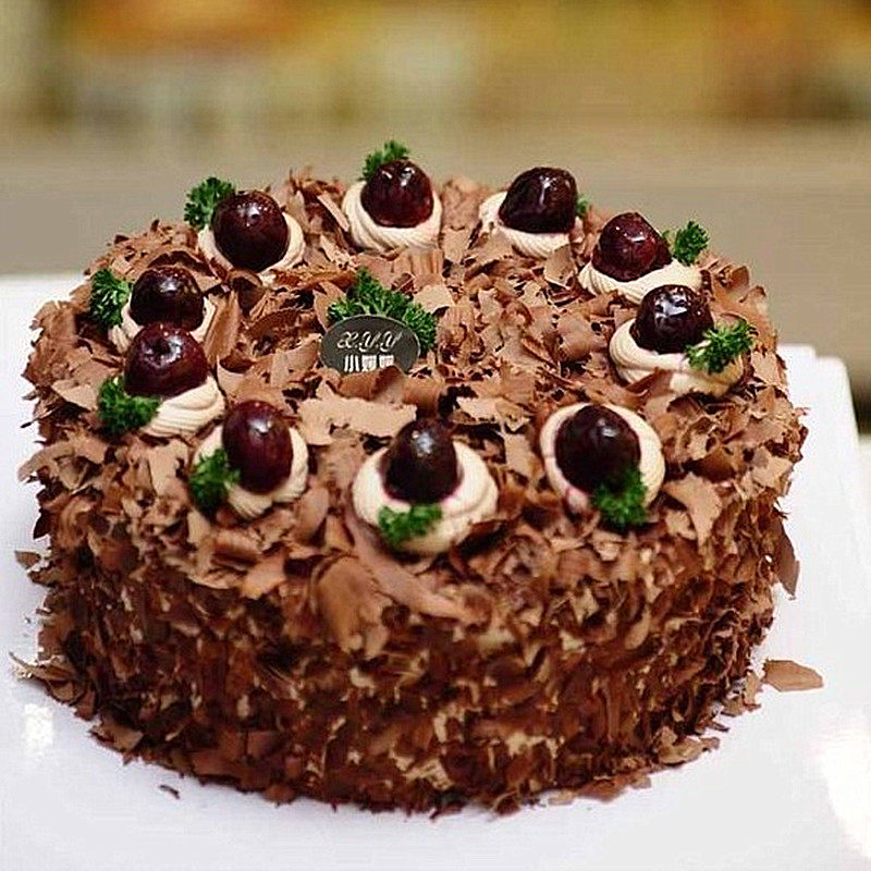 Leve black and white chocolate shavings chocolate crumb chocolate crumb crumbs of flowers and black forest cake