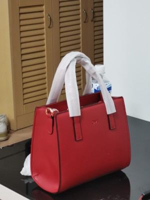 新品| 欧米121H小方包,12月上市