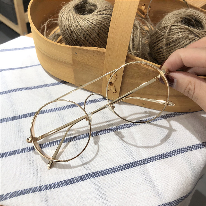 Quạt đỏ net Kính Kiều với kính retro văn học rỗng kim loại dày khung phẳng với chuỗi ngọc trai cận thị nữ kính gọng vuông