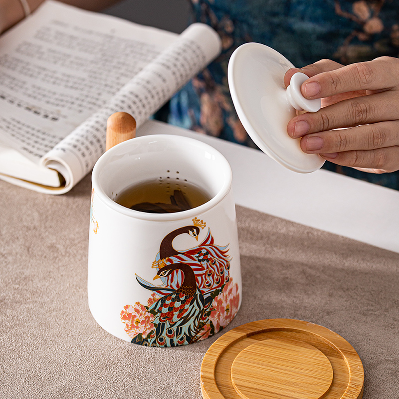 Peacock with wooden handle office tea cup tea filter cup getting delicate household ceramic cups with cover with the handle