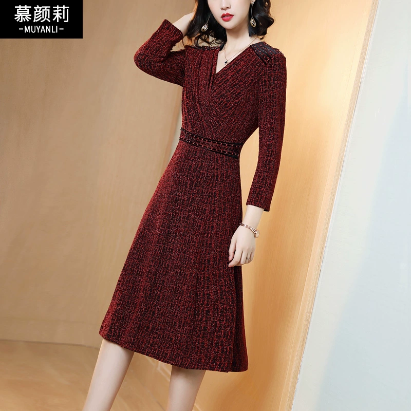 Váy dệt kim mùa xuân và mùa thu 2021 Tính khí mới của phụ nữ Cổ chữ V Dài tay Eo Rhinestone Khâu Váy dài kẻ sọc lớn - Váy dài