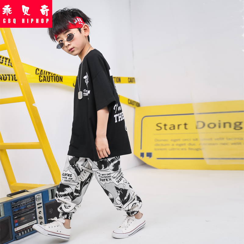 hip-hop hip-hop phù hợp với trẻ em Boy Summer Loose Jazz dance trang phục trẻ em nam sinh viên năm mới ngày trang phục biểu diễn.