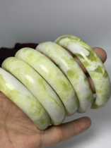 Xian Lantian jade bracelet the same style as the Terracotta Warriors and Horses is soft and delicate.