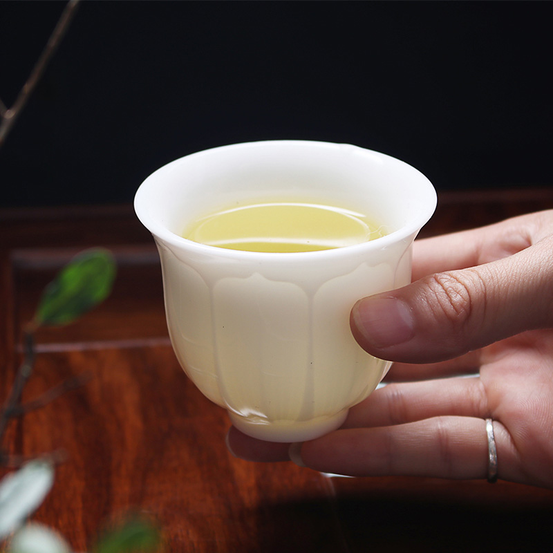Earth story dehua white porcelain teacup hand - carved jade lotus petals cup bowl master cup large sample tea cup