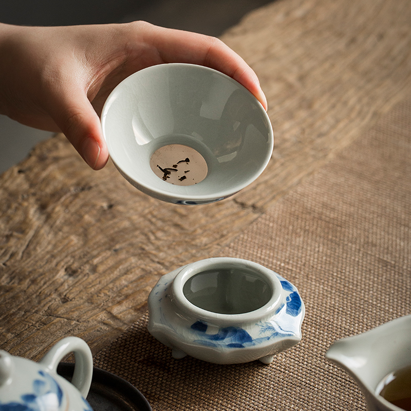 Jingdezhen hand - made) ceramic filter filter kung fu tea set of blue and white porcelain tea tea with parts across indicates the tea