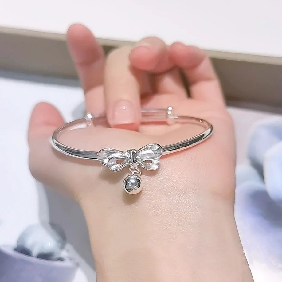 Step one loud bracelet Butterfly knot bell bracelet woman Korean version of a small crowd design feeling cute at large, princess girl