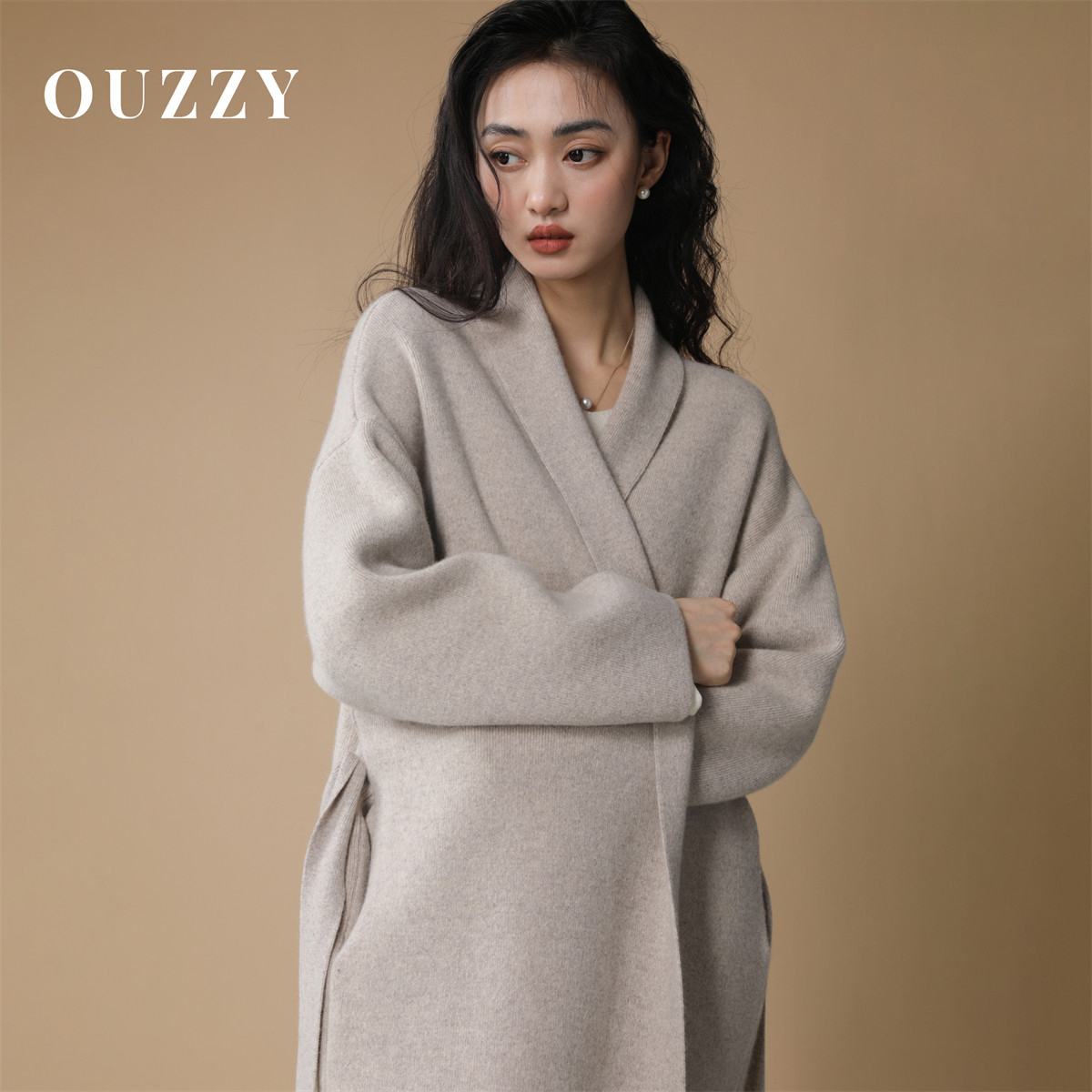 OUZZY「ロマンティック・シンプリシティ」ロングウールベルト付きバスローブスタイルカーディガンセーターコート - 女性のためのスリムでエレガントなデザイン