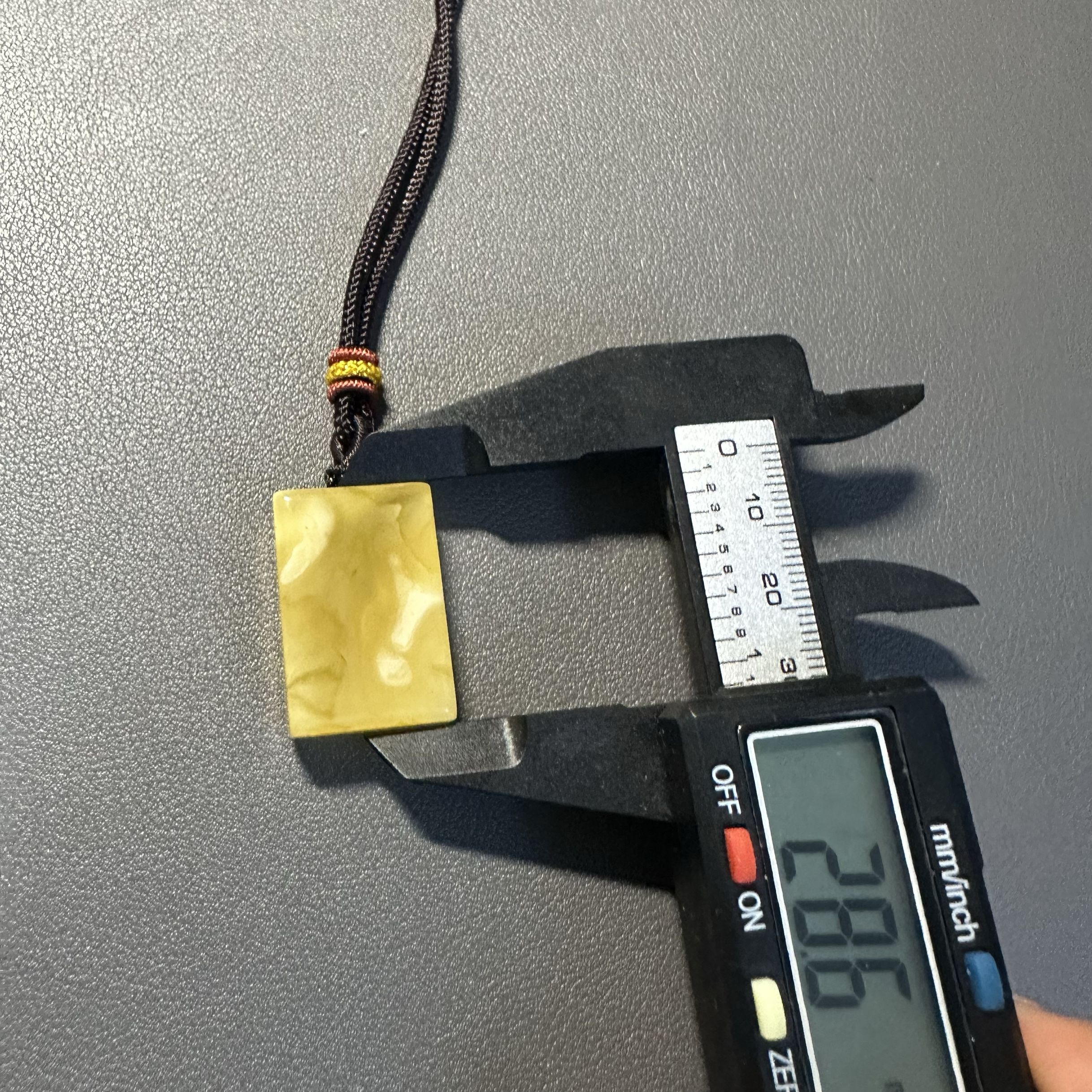 天然蜜蜡：时光沉淀下的珍贵饰物