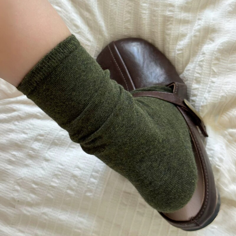 Dark Green with a Vintage Filter Effect~A Must-Have for Vintage Outfits, High-End and Easy to Match, Seamless Mid-Calf Slouch Socks Dark Green with a Vintage Filter Effect~A Must-Have for Vintage Outfits, High-End and Easy to Match, Seamless Mid-Calf Slouch Socks
