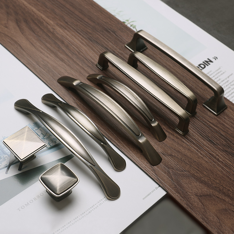 Modern minimalist imitation ancient Chinese Qing ancient bronze handle European style overall cupboard wardrobe door handle American drawers single-hole handle