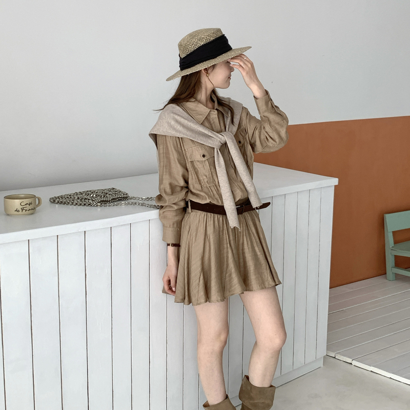 Designed with a Sense of Fashion, This Shawl-Style Workwear Dress for Women Is a New Spring and Autumn Model That Cinches the Waist to Create a Slimming Effect, Suitable for Petite Figures, with an Elegant Shirt Dress Style and a Vacation Vibe