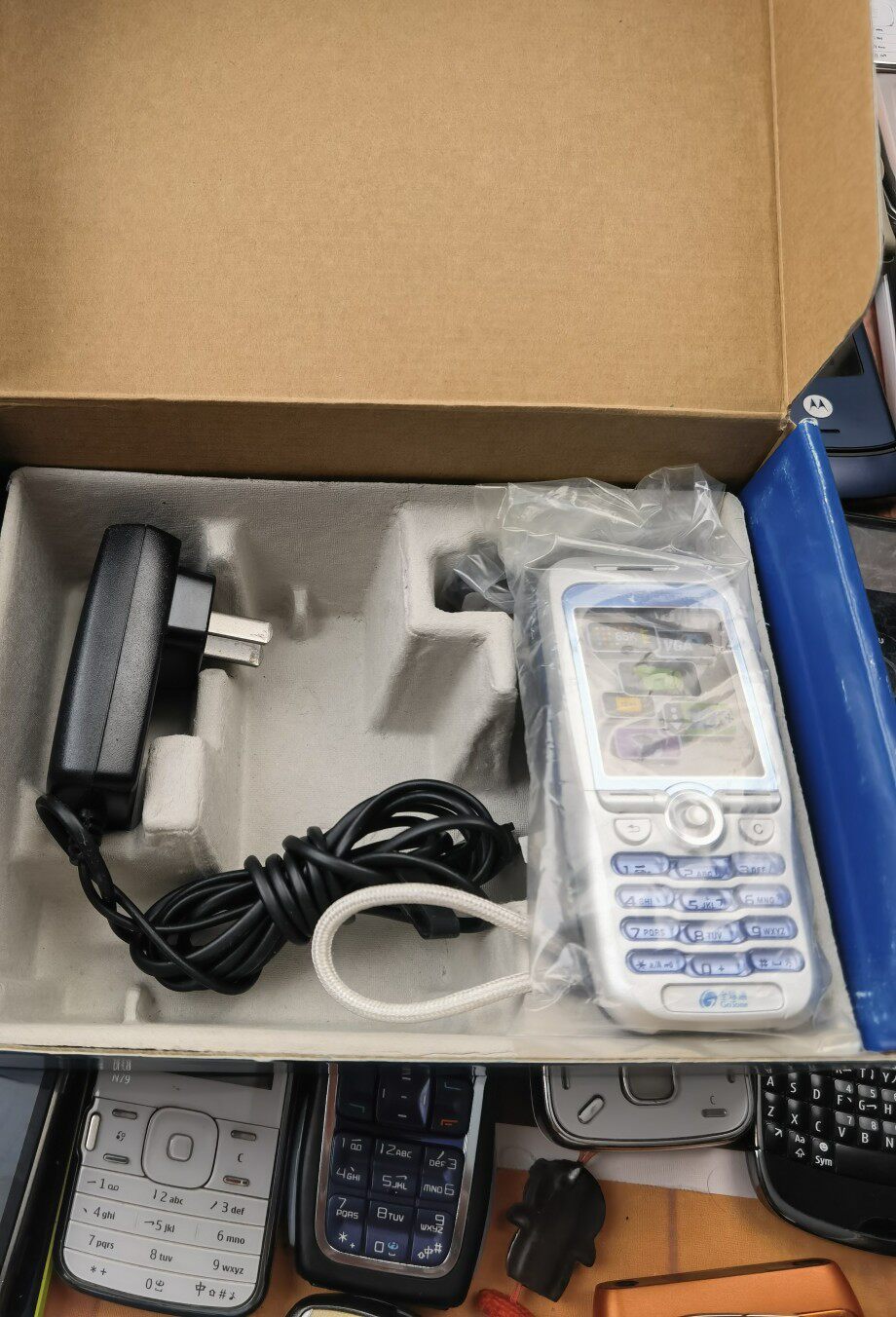 Sony Ericsson K506 нбм оригинал Пакет в наличии комплект Сущность три в одном Sony Ericsson/索尼爱立信 