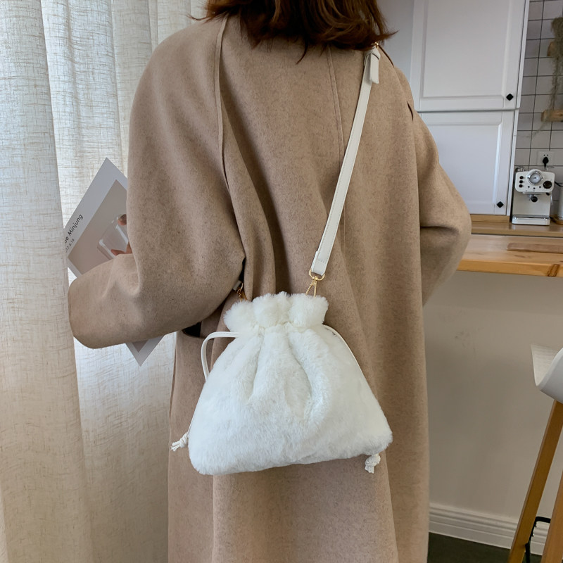 White Plush Buns Bag Woman Winter New Cute Hairy Wow Furry Cloud Dow Bag Single Shoulder Inclined Satchel Bag