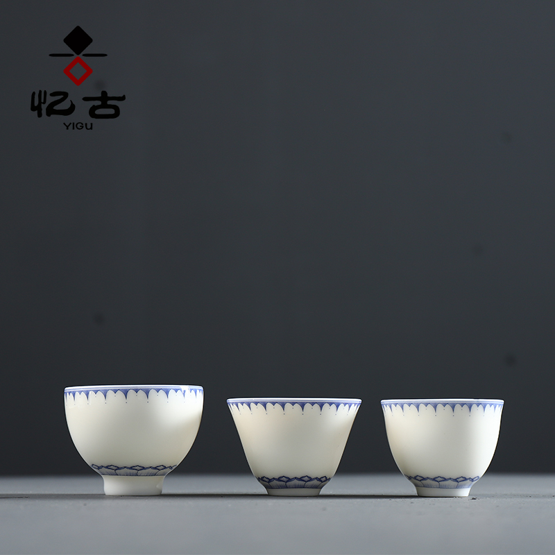 Have the ancient white porcelain ceramic cups kung fu tea tea bloom white porcelain sample tea cup individual CPU master cup tea cup