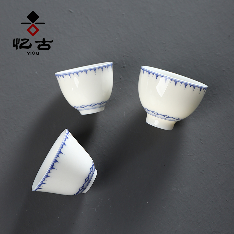 Have the ancient white porcelain ceramic cups kung fu tea tea bloom white porcelain sample tea cup individual CPU master cup tea cup